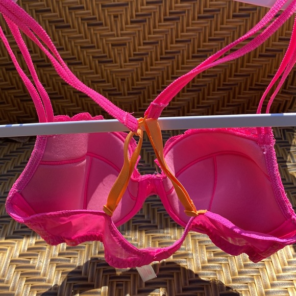 Pink bra - Picture 2 of 3